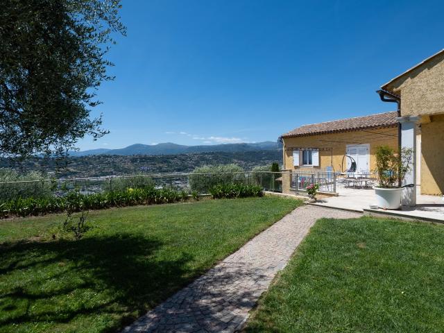 Maison 7 pièces 304 m²