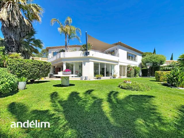 Maison 7 pièces 305 m²