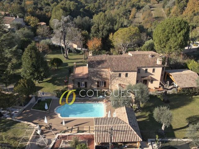 Maison 7 pièces 317 m²