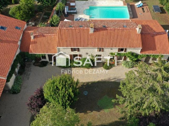 Maison 7 pièces 305 m²
