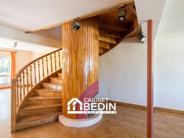 Maison 7 pièces 305 m²