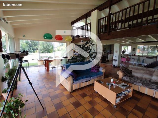 Maison 7 pièces 305 m²