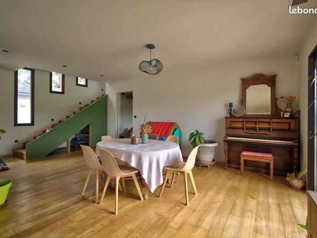 Maison 7 pièces 307 m²