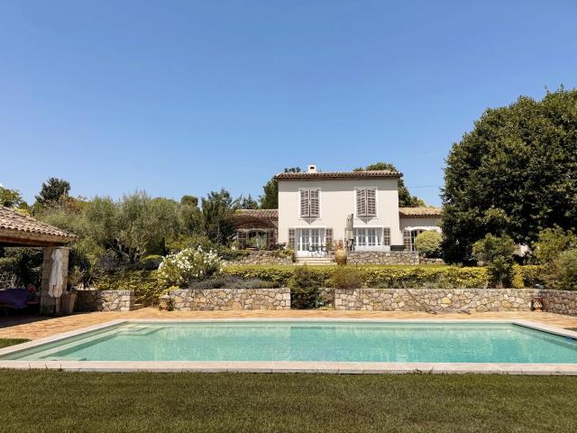 Maison 7 pièces 300 m²
