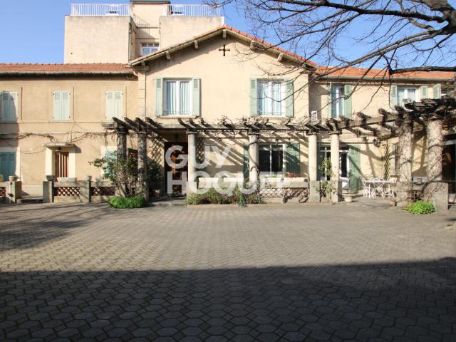 Maison 7 pièces 300 m²