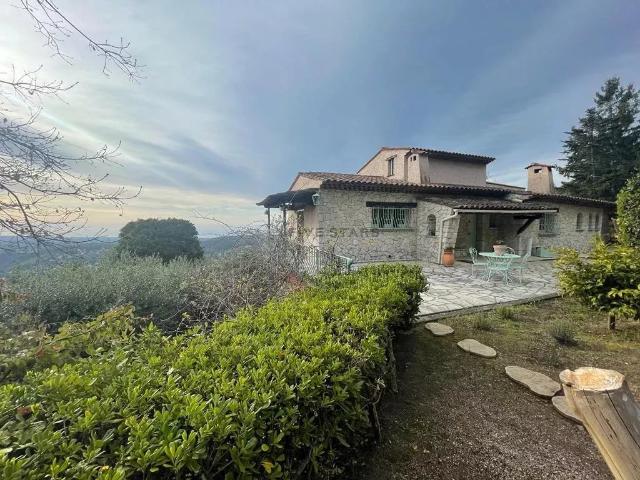 Maison 7 pièces 300 m²