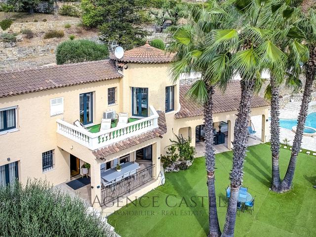 Maison 7 pièces 300 m²