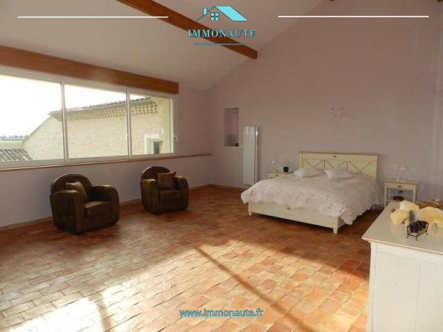 Maison 7 pièces 300 m²