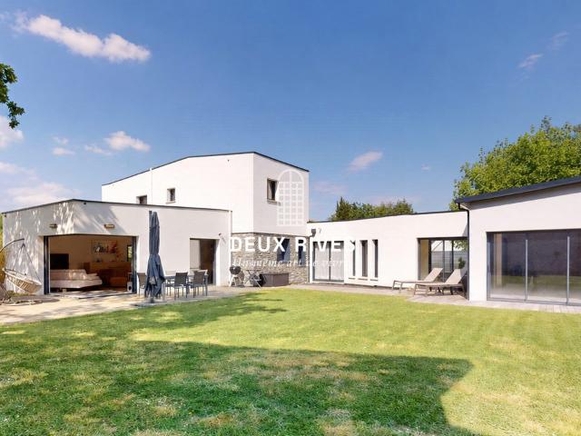 Maison 7 pièces 300 m²