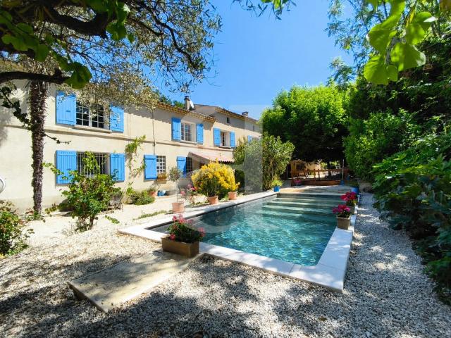 Maison 7 pièces 300 m²