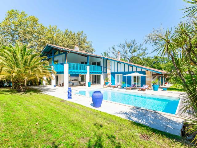 Maison 7 pièces 300 m²