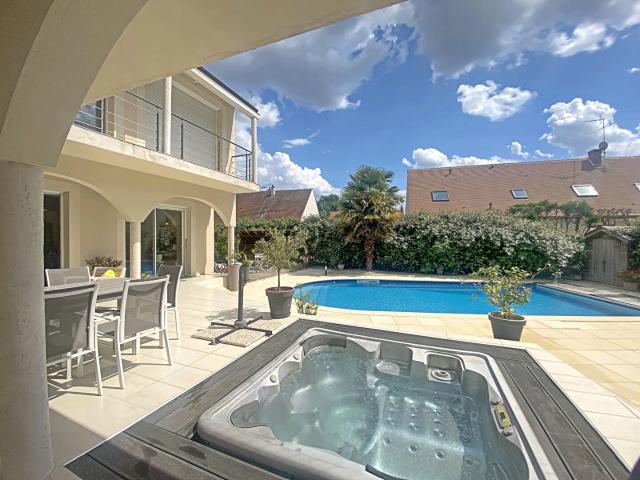 Maison 7 pièces 300 m²