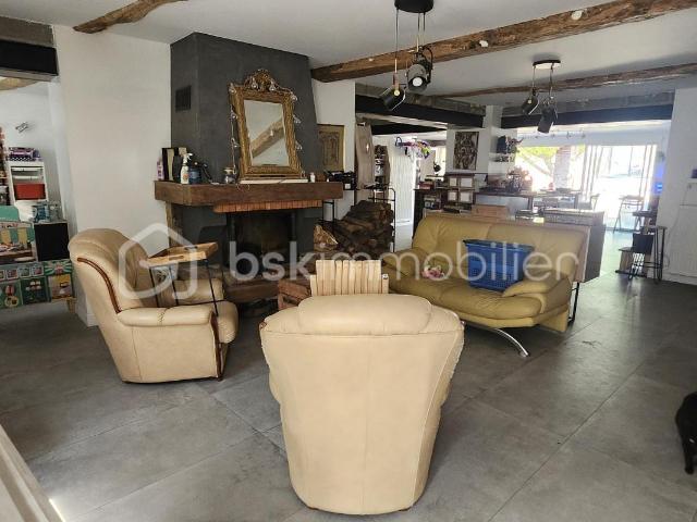 Maison 7 pièces 300 m²