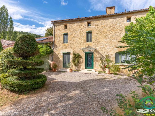 Maison 7 pièces 300 m²