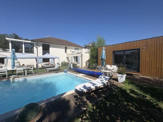 Maison 7 pièces 300 m²