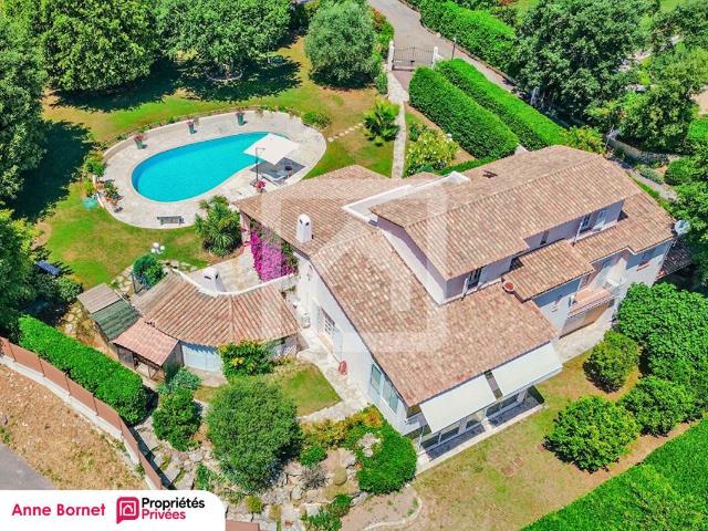 Maison 7 pièces 301 m²