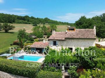 Maison 7 pièces 301 m²