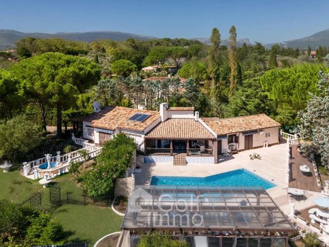 Maison 7 pièces 302 m²