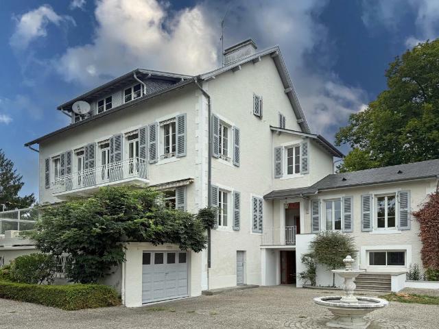 Maison 7 pièces 302 m²