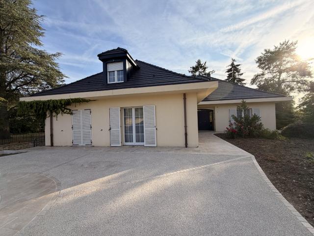 Maison 7 pièces 302 m²