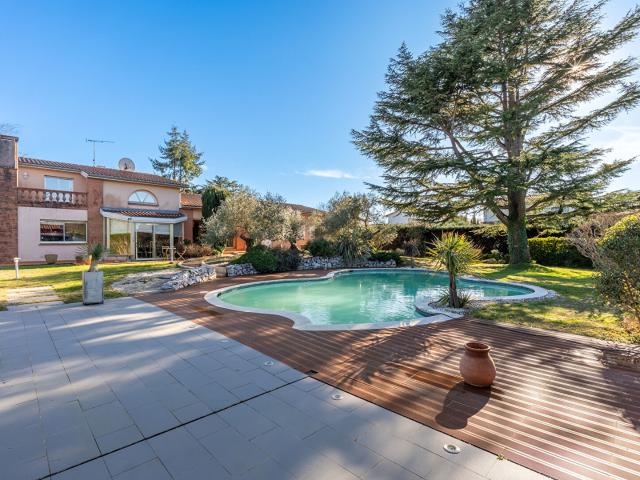 Maison 7 pièces 318 m²