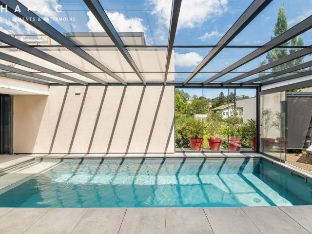 Maison 7 pièces 319 m²
