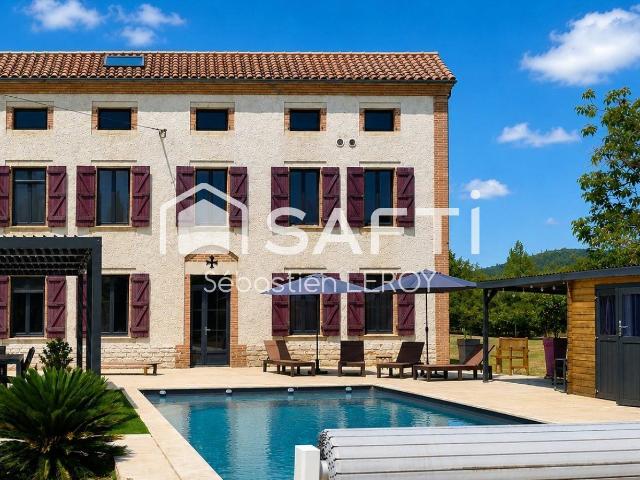 Maison 7 pièces 319 m²