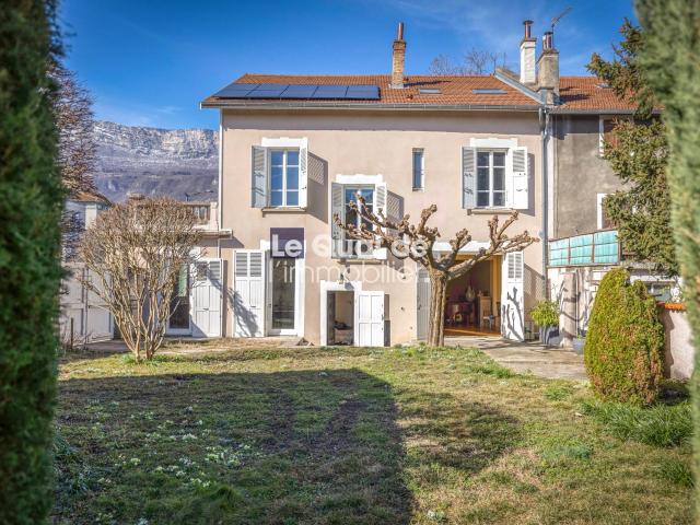 Maison 7 pièces 310 m²