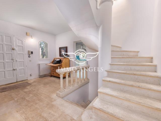 Maison 9 pièces 310 m²