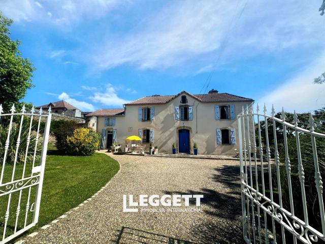 Maison 7 pièces 310 m²