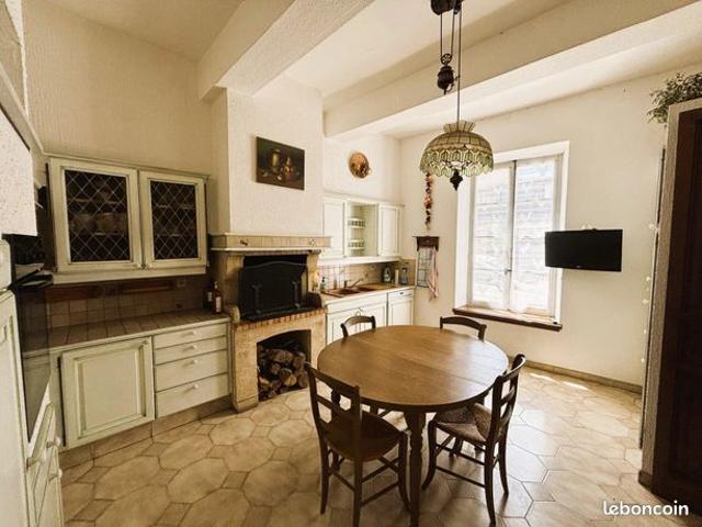 Maison 7 pièces 310 m²