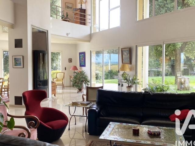 Maison 7 pièces 311 m²