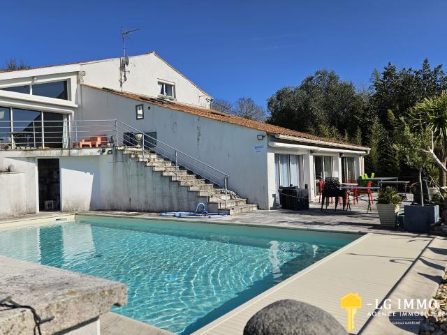 Maison 7 pièces 311 m²
