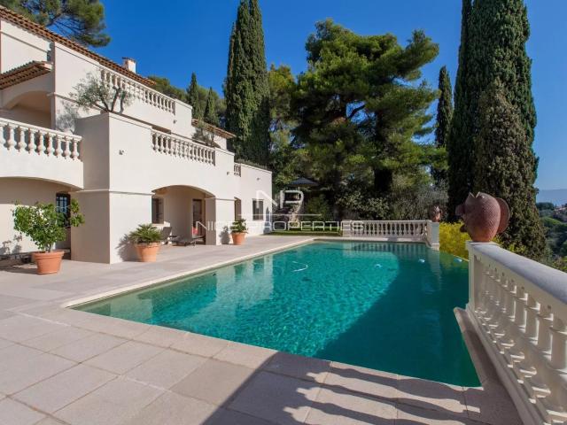 Maison 7 pièces 311 m²