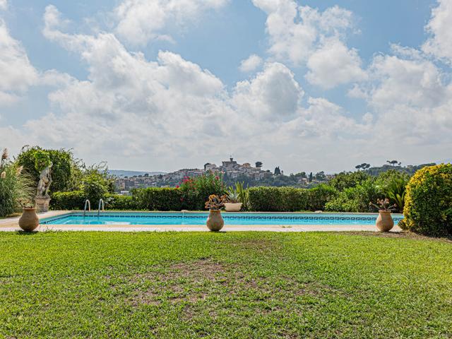 Maison 7 pièces 313 m²