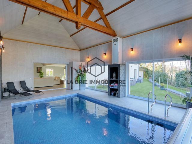 Maison 7 pièces 313 m²