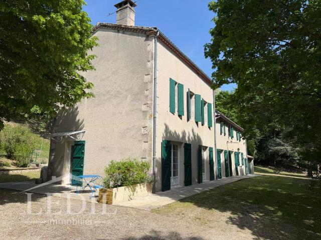 Maison 7 pièces 324 m²