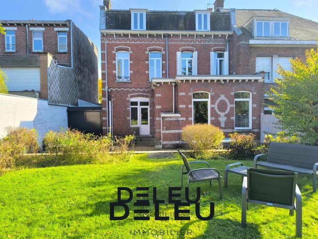 Maison 7 pièces 324 m²