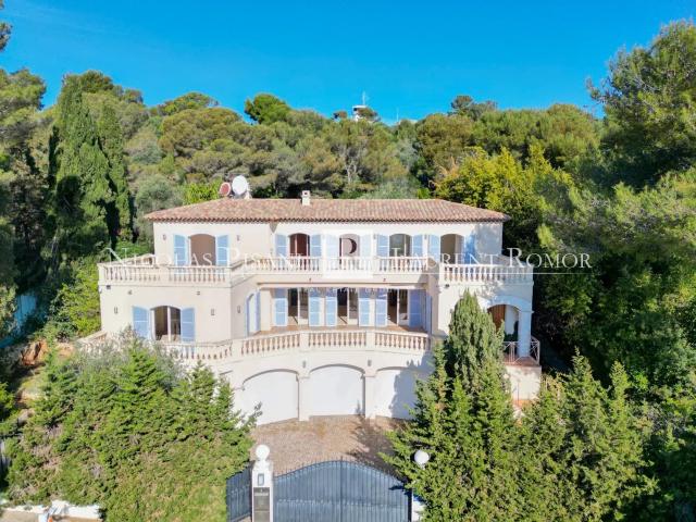 Maison 7 pièces 325 m²