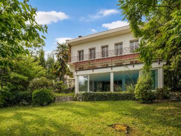 Maison 7 pièces 325 m²