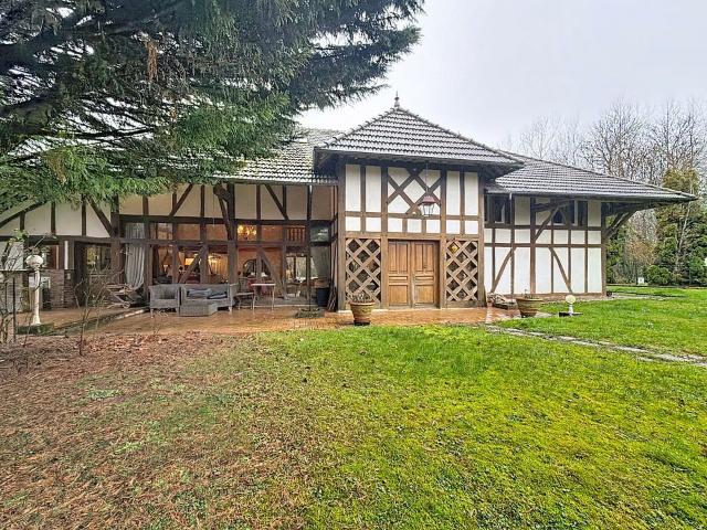 Maison 7 pièces 327 m²