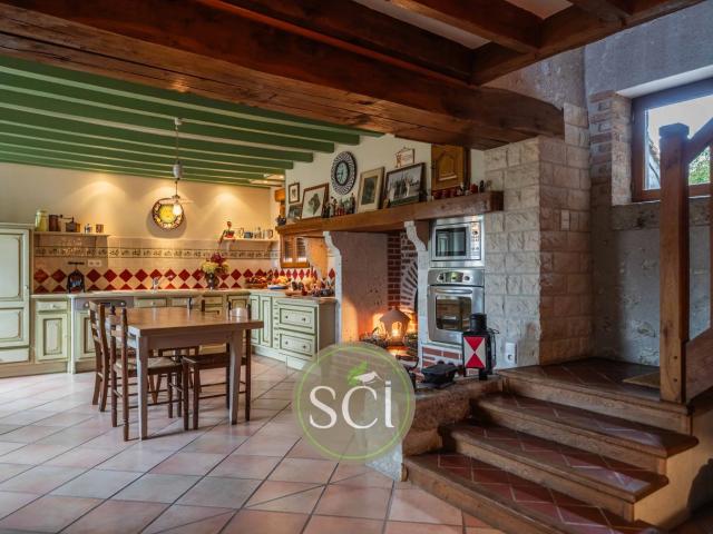 Maison 7 pièces 328 m²