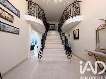 Maison 7 pièces 329 m²