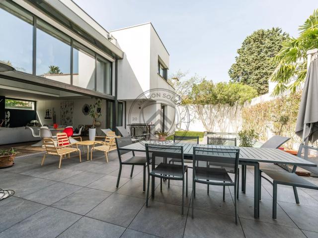 Maison 7 pièces 320 m²