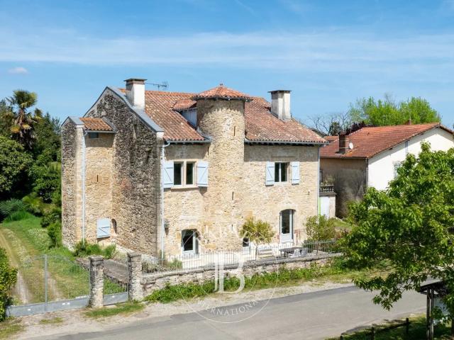 Maison 7 pièces 320 m²