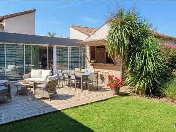 Maison 7 pièces 320 m²