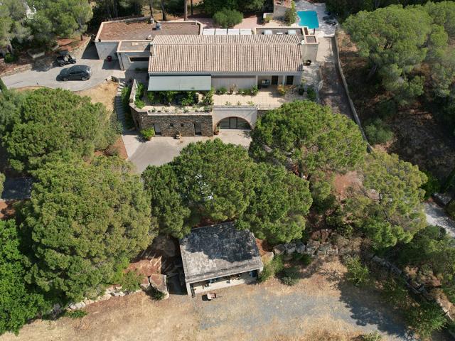 Maison 7 pièces 320 m²