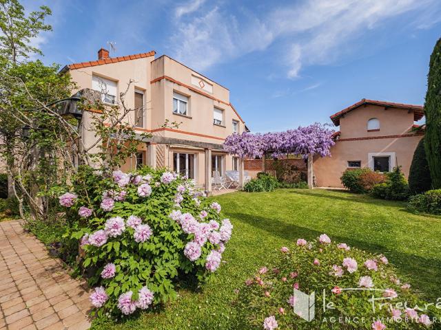 Maison 7 pièces 340 m²