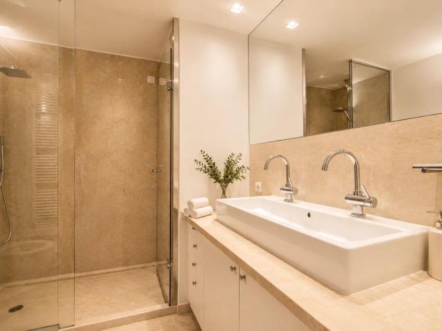 Maison 7 pièces, 320 m² à louer à Cap d'Ail 06320