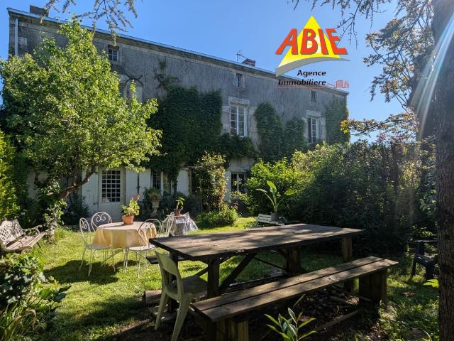 Maison 7 pièces 321 m²